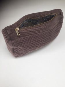 1 PIECE - SAMPLE - KNITTED CLUTCH - BROWN -22X11X5CM