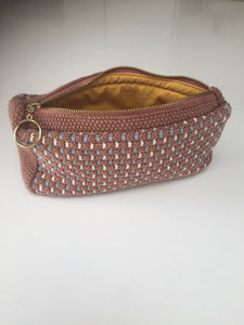 VAREPRØVE - STRIKKET CLUTCH - 22x11x5CM - MULTIFARVET