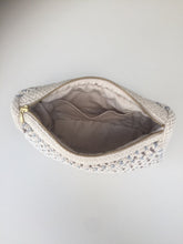 NEW IN - KNITTED CLUTCH - MULTICOLOR - 22X11X5 CM (BEIGE/BRAUN/BLUE)