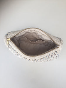 LIMITED EDITION - STRIKKET CLUTCH - MULTIFARVET - 22X11X5 CM (BEIGE/BRUN/BLÅ)