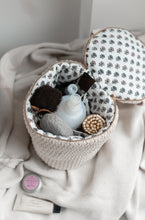 UDGÅET FARVE - STRIKKET TOILETTASKE  RUND - 15X17CM - BEIGE