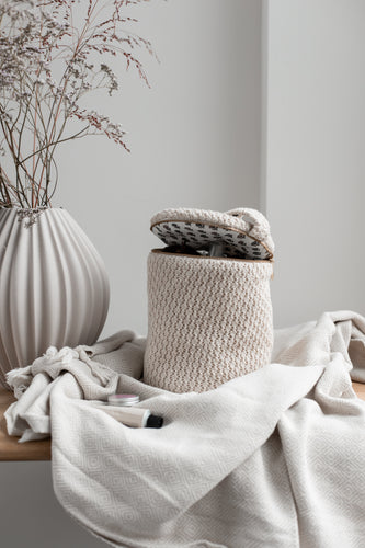 FÅ STYK - STRIKKET TOILETTASKE  RUND - 15X17CM - BEIGE MELANGE