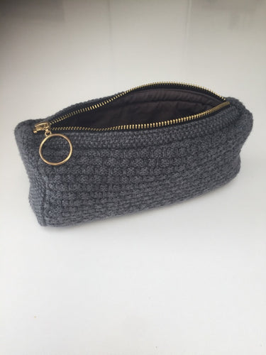VAREPRØVE - STRIKKET CLUTCH - 22x11x5CM - DARK GREY