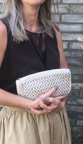 STRIKKET CLUTCH - MULTIFARVET - 22X11X5 CM (BEIGE/BRUN/BLÅ)