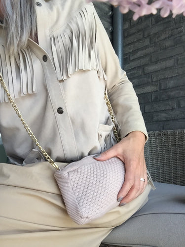 STRIKKET TASKE - CROSS-BODY-KÆDE - 22x11x5CM - HUSTED VIOLET