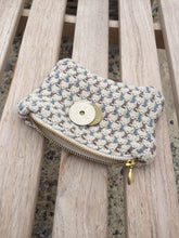 NEW IN - KNITTED CLUTCH - MULTICOLOR - 22X11X5 CM (BEIGE/BRAUN/BLUE)