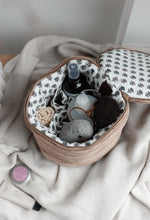 UDGÅET MODEL  - STRIKKET TOILETTASKE  RUND - 15X17CM - KHAKI