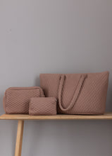REJSE/STRANDSÆT - QUILTET MAXI TASKE + TOILETASKE + KOSMETIKPUNG - BROWN SUGAR