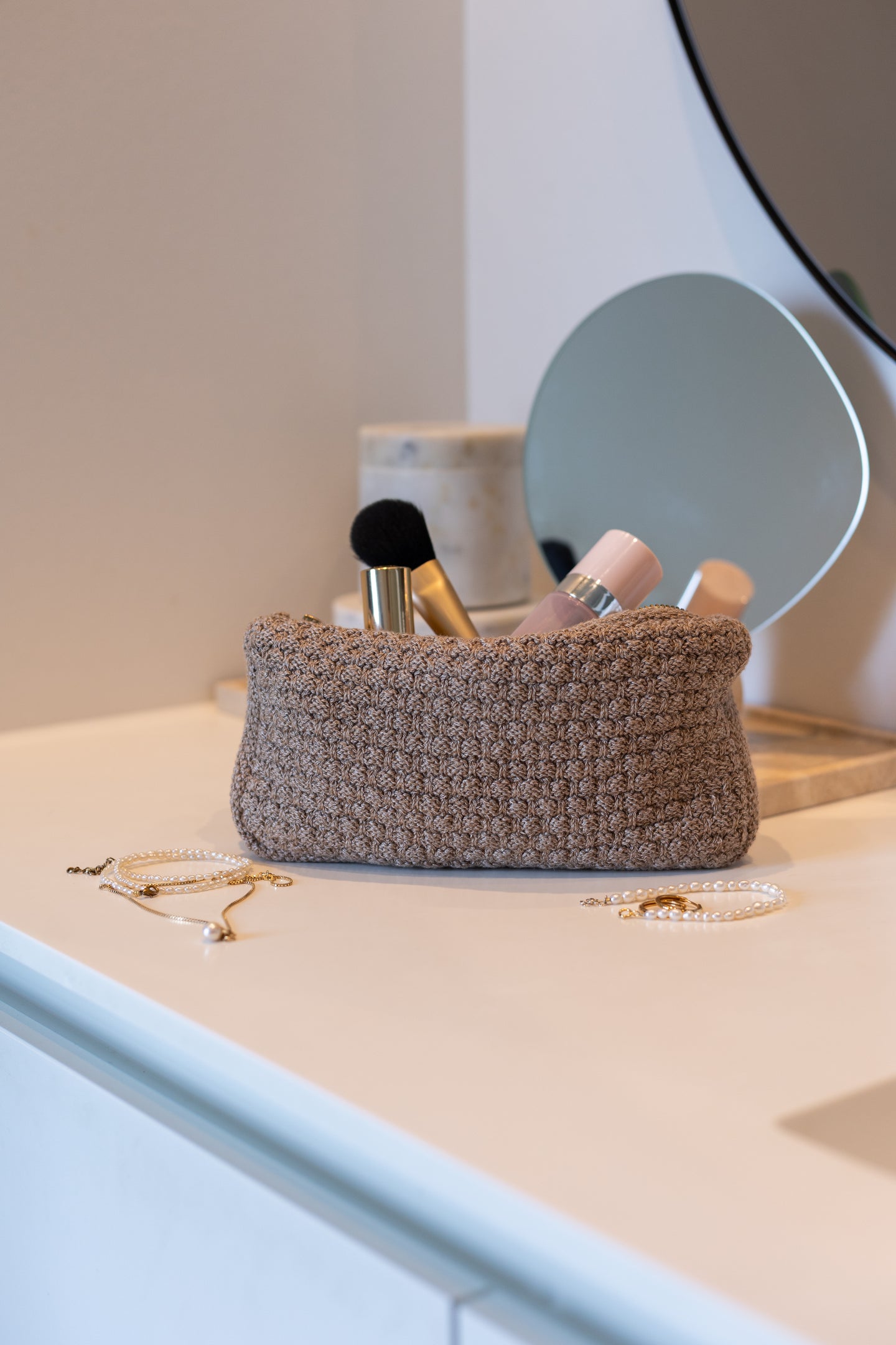 NEW IN - KNITTED CLUTCH - MULTICOLOR - 22X11X5 CM (BEIGE/BRAUN/BLUE)