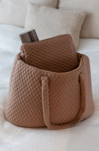 NYHED - QUILTET MAXI TASKE - 30X60X20CM - BROWN SUGAR