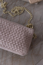 NYHED - STRIKKET CLUTCH - CROSS-BODY-KÆDE - HUSTED VIOLET - 22X11X5CM