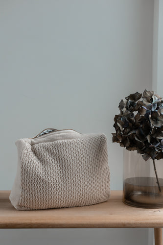 KNITTED TOILET BAG - BEIGE - 30X22X11CM