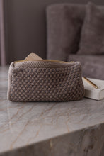 NEW IN - KNITTED CLUTCH - MULTICOLOR - 22X11X5 CM (BEIGE/BRAUN/BLUE)