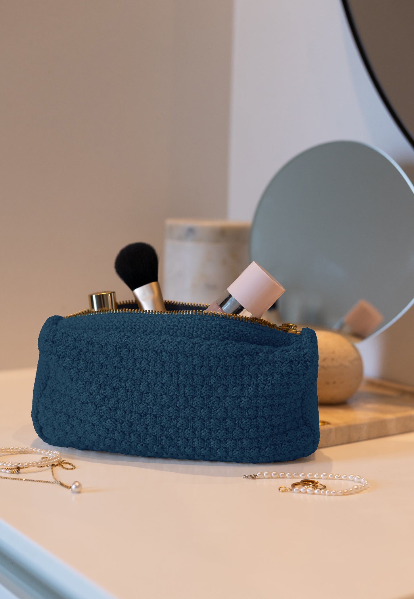 NEW IN - KNITTED CLUTCH - MULTICOLOR - 22X11X5 CM (BEIGE/BRAUN/BLUE)