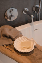GIFT SET 1 X ORGANIC SOAP BAR 100 GRAM - LEMON + 1 X WASH CLOTH - KHAKI