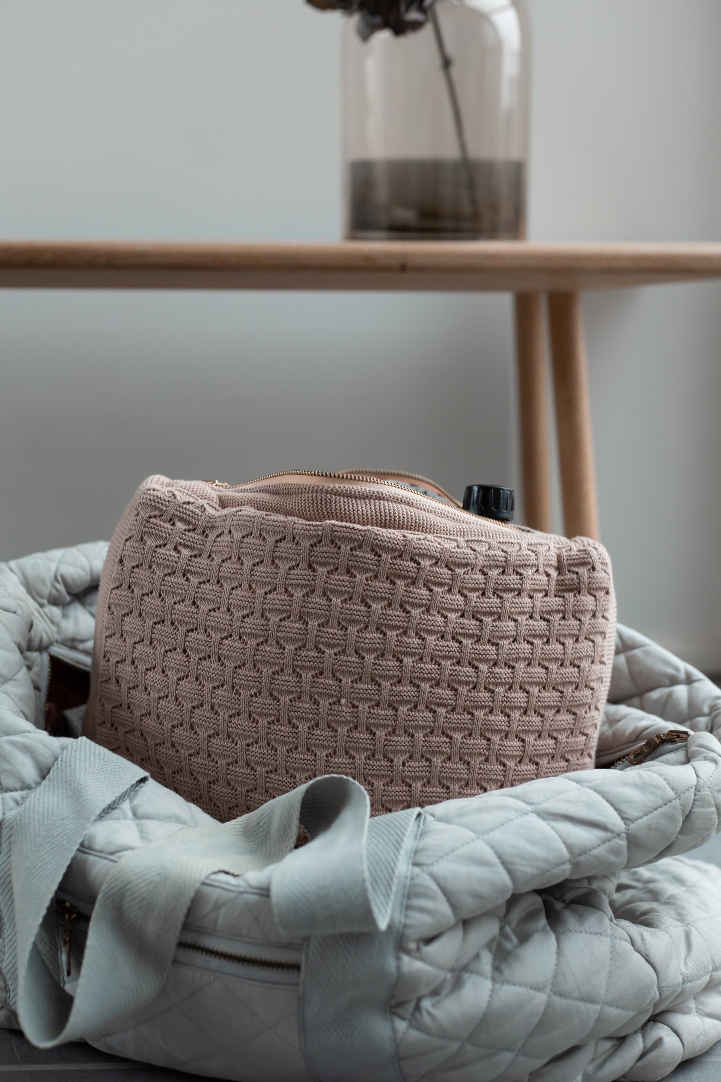 NEW - KNITTED TOILET BAG - TOTE - WIRON/ROSE - 30X22X11 CM
