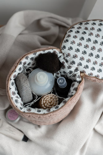 NEW - KNITTED TOILET BAG - ROUND - IRON/ROSE - 15X17 CM
