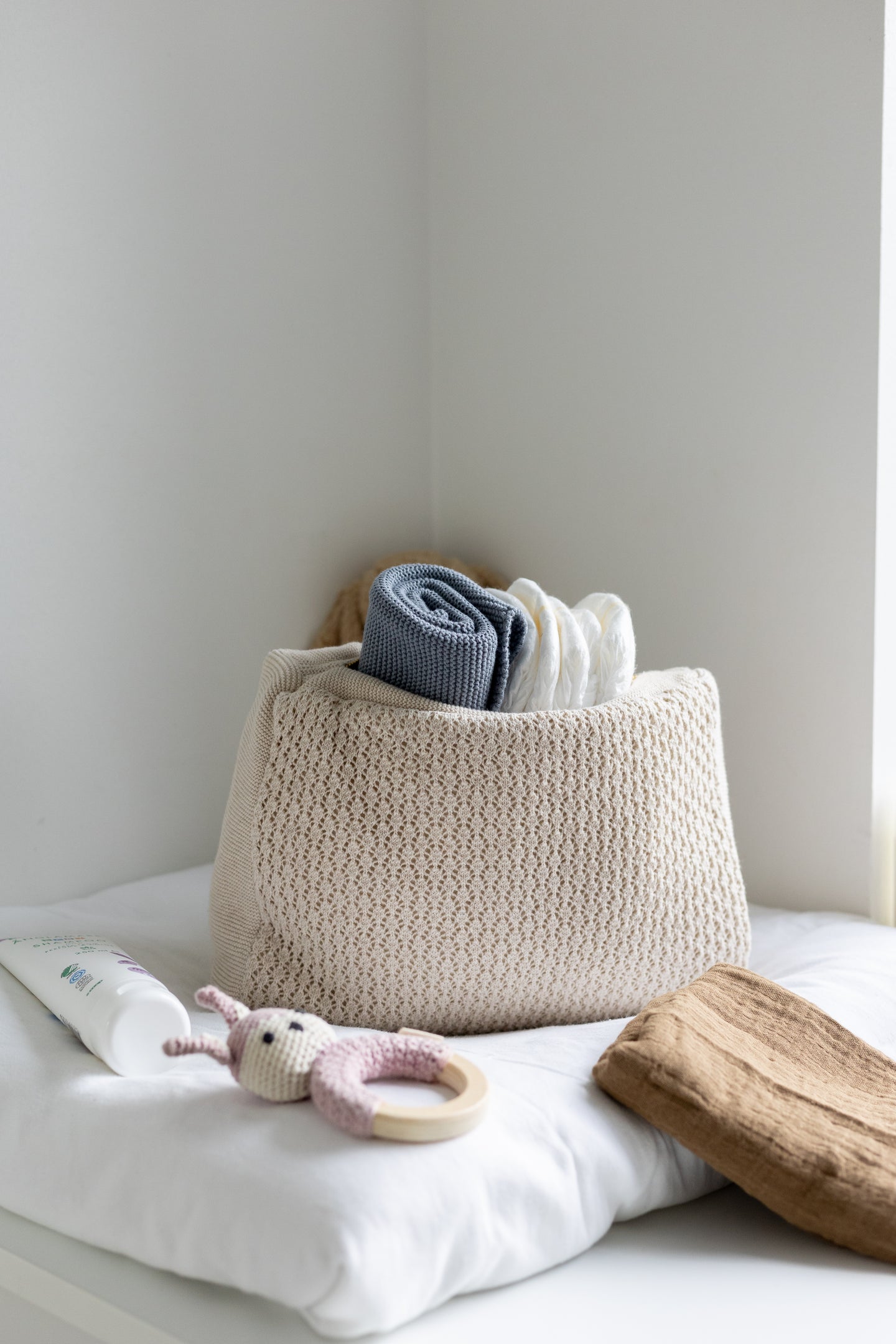 KNITTED TOILET BAG - TOTE - BEIGE - 30X22X11 CM