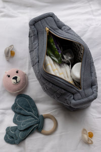 1 PIECE - KNITTED TOILET BAG - TOTE - GRIFFIN GRAY - 30X22X11 CM