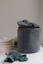 GET A PIECE - KNITTED TOILET BAG - ROUND - GRIFFIN GRAY - 15X17 CM