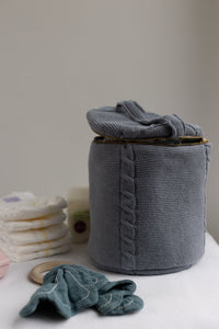 GET A PIECE - KNITTED TOILET BAG - ROUND - GRIFFIN GRAY - 15X17 CM